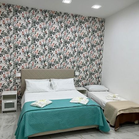Virgy House Bed & Breakfast เนเปิลส์ ภายนอก รูปภาพ