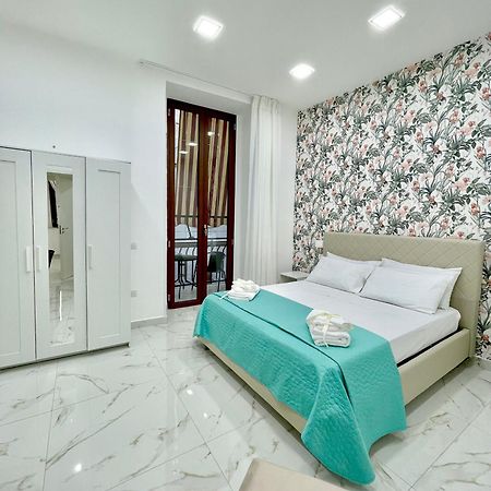 Virgy House Bed & Breakfast เนเปิลส์ ภายนอก รูปภาพ