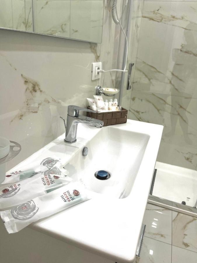Virgy House Bed & Breakfast เนเปิลส์ ภายนอก รูปภาพ