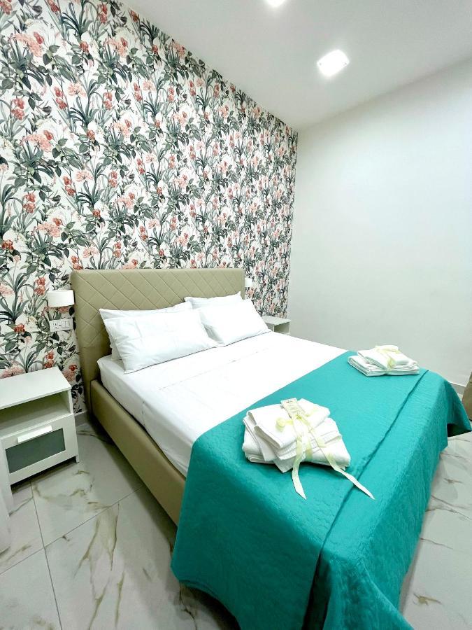 Virgy House Bed & Breakfast เนเปิลส์ ภายนอก รูปภาพ