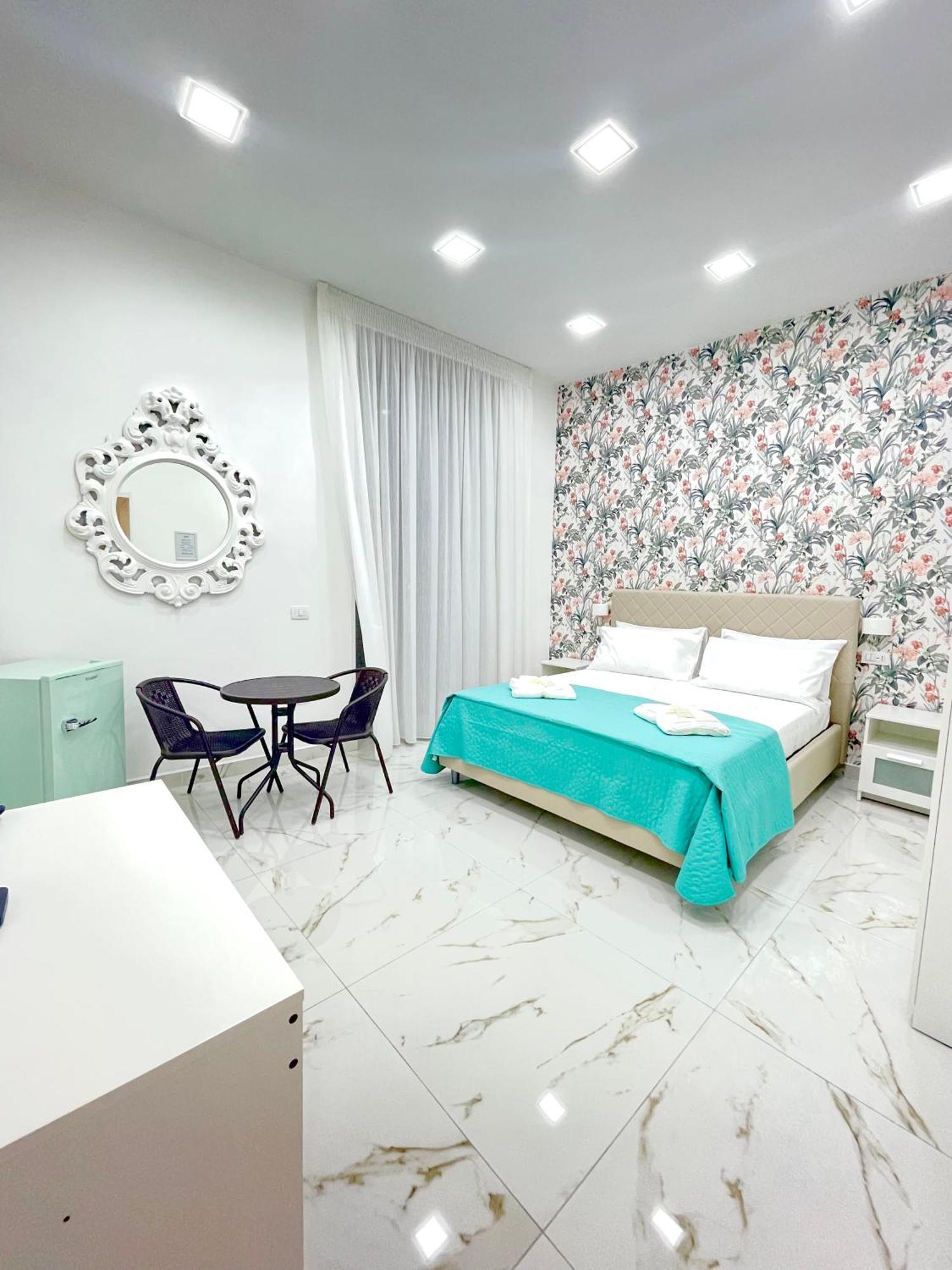 Virgy House Bed & Breakfast เนเปิลส์ ภายนอก รูปภาพ