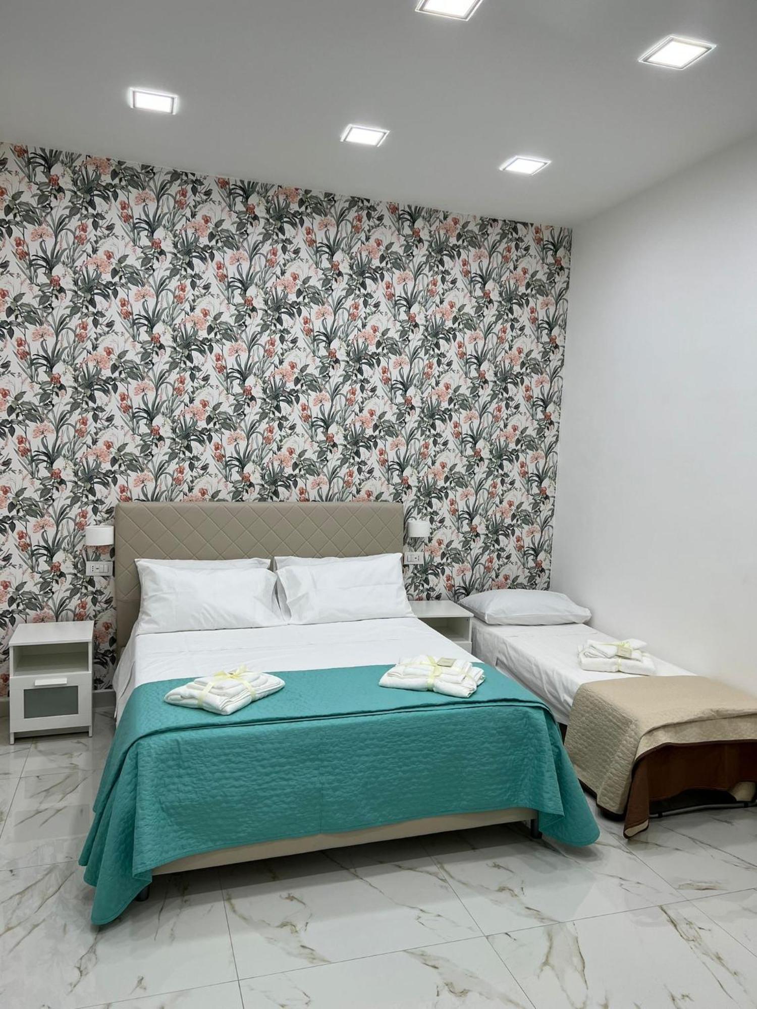 Virgy House Bed & Breakfast เนเปิลส์ ภายนอก รูปภาพ